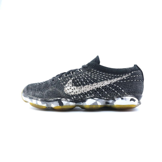 FLYKNIT ZOOM