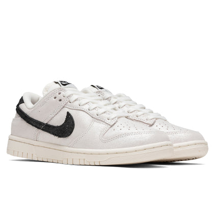 Women's Dunk Low SE - White/Black/Team Red