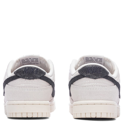 Women's Dunk Low SE - White/Black/Team Red