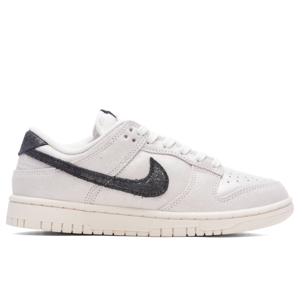Women's Dunk Low SE - White/Black/Team Red