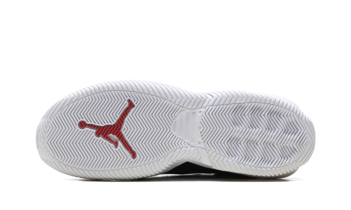Stay Loyal 2 "WHITE BLACK RED" DQ8401 061